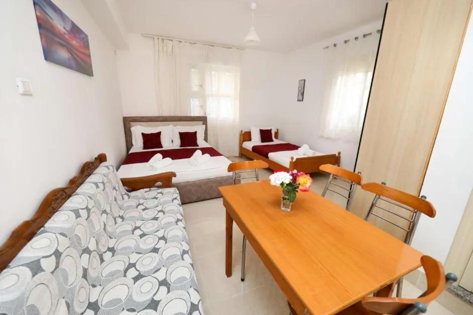 Vila Agolli Vlorë Exteriör bild