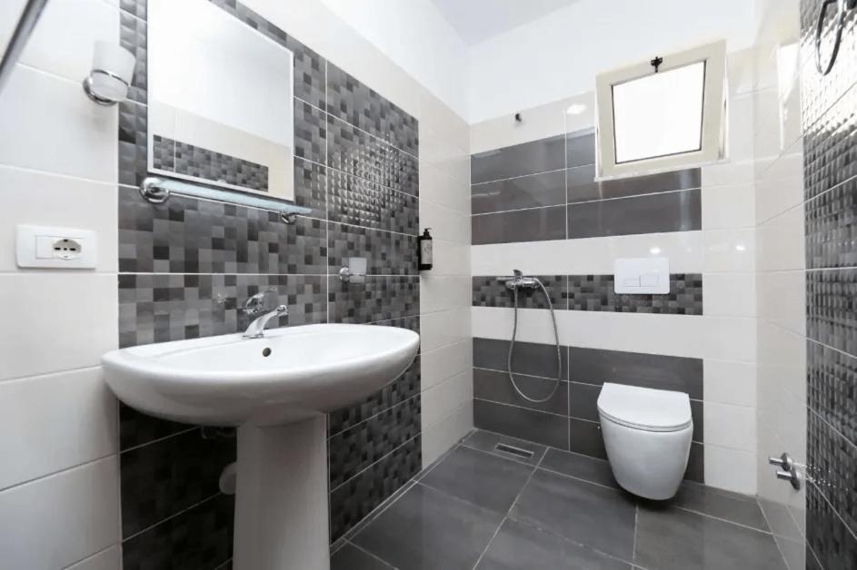 Vila Agolli Vlorë Exteriör bild