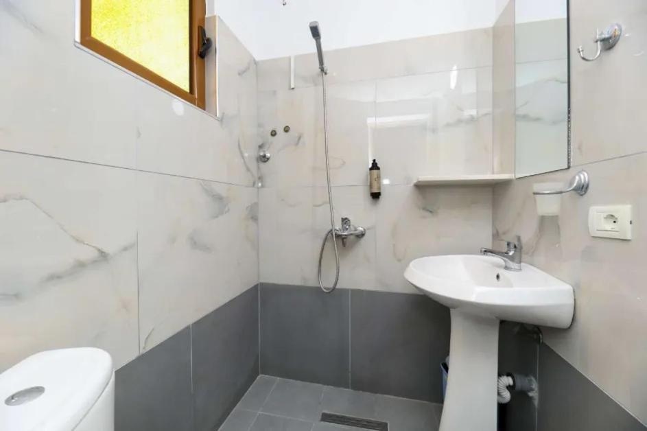 Vila Agolli Vlorë Exteriör bild